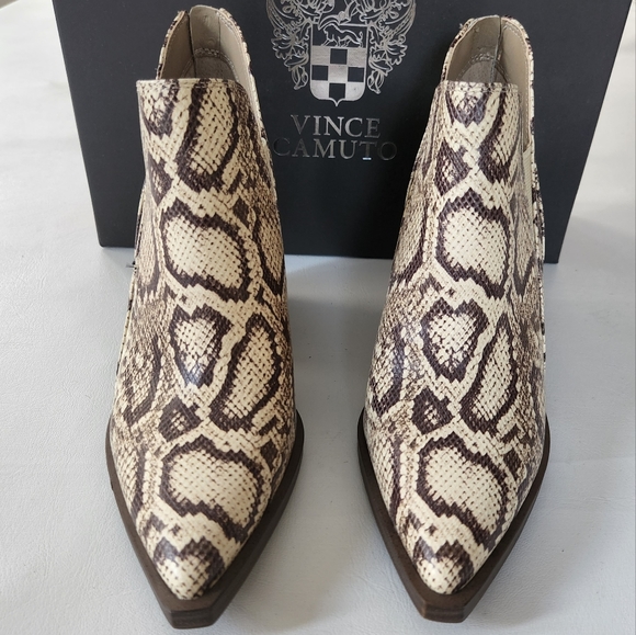VINCE CAMUTO GRADINA Reptille skin Ankle Boots - Picture 6 of 15